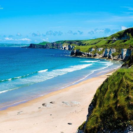 Вилла Portrush By The Tee Экстерьер фото